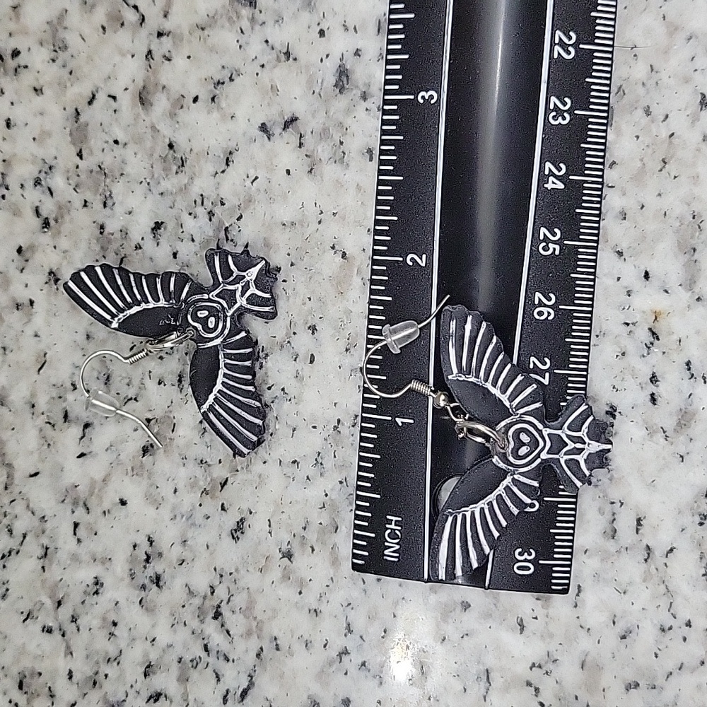 4/$10 black and white owl earrings - Picture 2 of 8